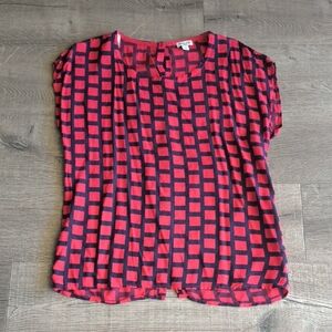 Splendid Red and Black Geometric Short Sleeve Blouse